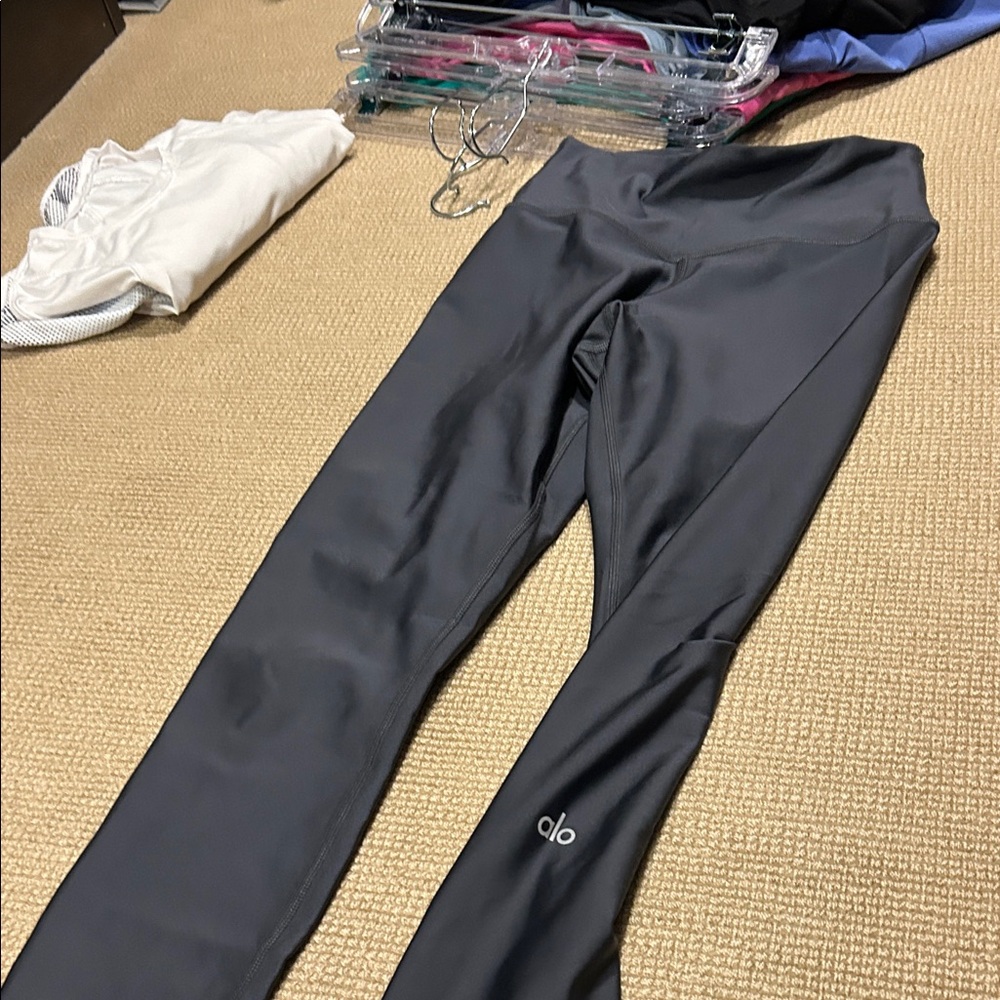 Grey Alo 7/8 airlift leggings size small great condition